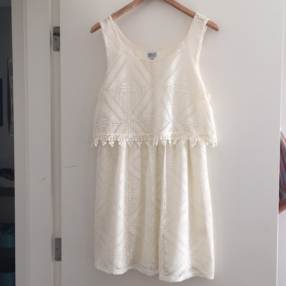 Kismet Dresses & Skirts - White lace dress, size L, VGUC